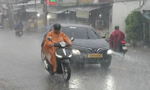 Dự báo thời tiết hôm nay, 26-6 tại TPHCM và Nam Bộ: Mưa dông tăng, độ bao phủ lớn