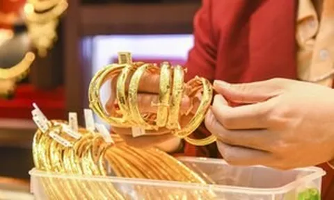 Giá vàng hôm nay 25/6: Lao dốc không phanh, thủng ngưỡng 4.000 USD/ounce