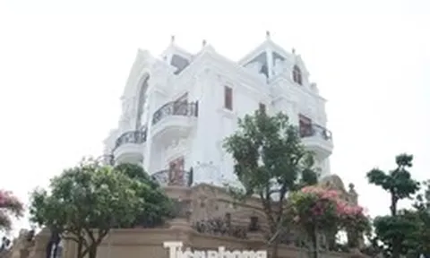 Thuê 'Thần đèn' di dời ngôi biệt thự nguyên khối đồ sộ
