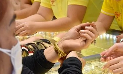 Giá vàng hôm nay 30-6: Lại sụt giảm mạnh