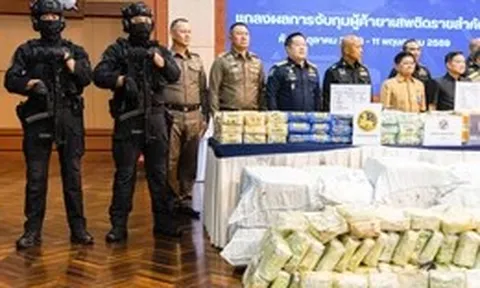 Thủ đoạn biến tiếp viên hàng không thành người vận chuyển ma túy