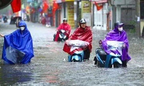 Mây dông đang bủa vây Hà Nội và loạt tỉnh, miền Bắc mưa như trút từ đêm nay