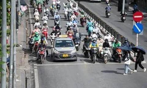 Dự báo thời tiết 17/8: Miền Bắc ngày nắng nóng, từ đêm bước vào đợt mưa lớn