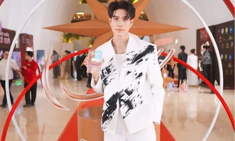 HỒ NGUYỄN SONG TOÀN VÀ HÀNH TRÌNH CHẠM TAY VÀO GIẢI THƯỞNG “BREAKTHROUGH LIVE CREATOR OF THE YEAR 2025” TẠI SPARK UP THE FUTURE