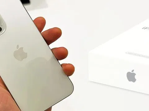 Apple bất ngờ mở bán iPhone 15 Pro Max hàng tân trang: Khác mỗi cái hộp, bù lại giá rẻ hơn "tiền triệu"