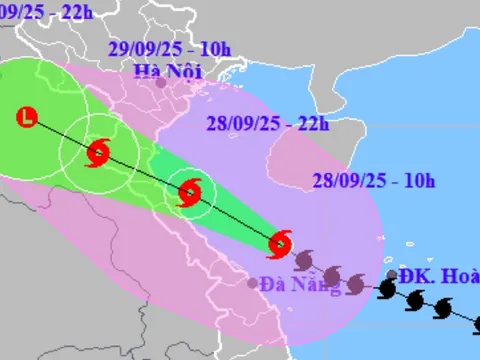 Bão số 10 Bualoi giật cấp 14, "quần thảo" từ Thanh Hóa - Bắc Hà Tĩnh trong 6-8 giờ