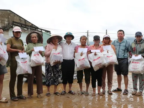 "Trái tim miền Trung" đến vùng rốn lũ của Đà Nẵng