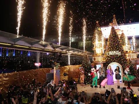 Harbour City và Hong Kong Disneyland Resort ra mắt lễ hội "Magical Christmas" bên bến cảng Victoria, Hồng Kông