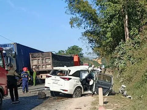 Xác định nguyên nhân vụ tai nạn ô tô 7 chỗ tông xe đầu kéo, 4 người chết