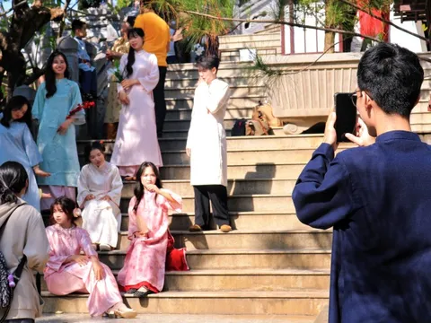 Giới trẻ TPHCM "lên đồ" chụp ảnh Tết sớm