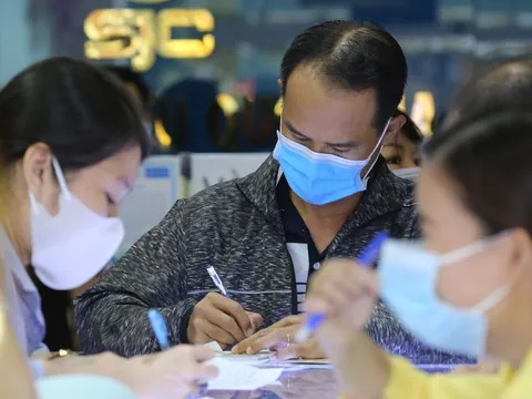 Sáng 27-1, giá vàng miếng SJC, vàng nhẫn neo ở vùng đỉnh