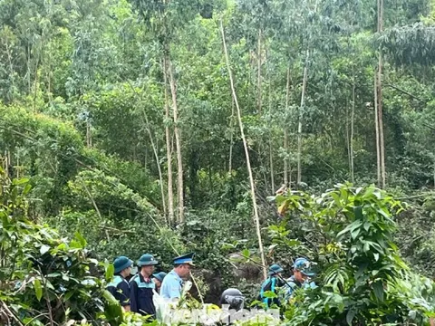 Hiện trường máy bay quân sự YAK-130 rơi ở vùng núi Đắk Lắk