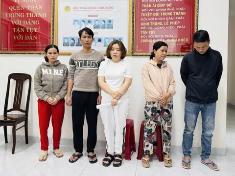 8 tổ công tác đồng loạt kiểm tra, bắt quả tang vợ chồng Nguyễn Thị Mỹ Ca, thu giữ nhiều tài liệu