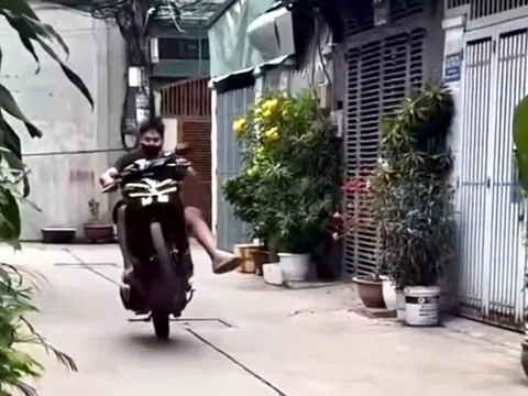 Liên tục đăng clip bốc đầu xe máy quảng cáo cho tiệm sửa xe