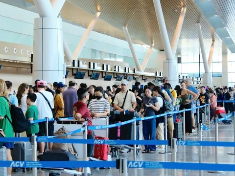 Sân bay Tân Sơn Nhất chính thức bước vào cao điểm Tết