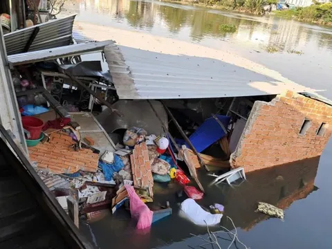 Sập nhà ở TPHCM, 2 người bị thương