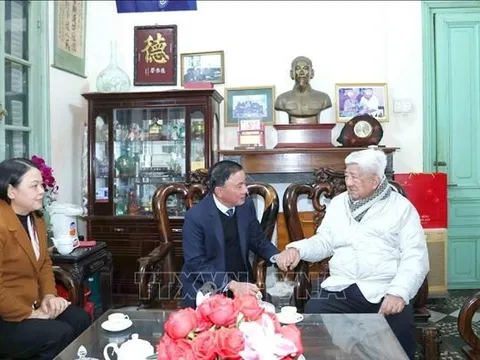 Thường trực Ban Bí thư Trần Cẩm Tú chúc Tết các nguyên lãnh đạo Đảng, Nhà nước