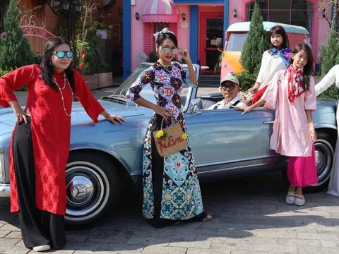 Hóa thân “Cô Ba Sài Gòn” bên dàn xe cổ, miễn phí tham quan