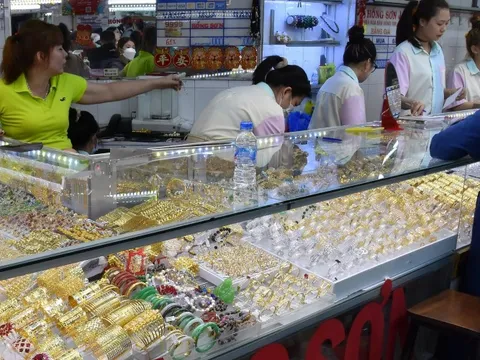 Giá vàng hôm nay 17-2: Chưa dừng đà tăng