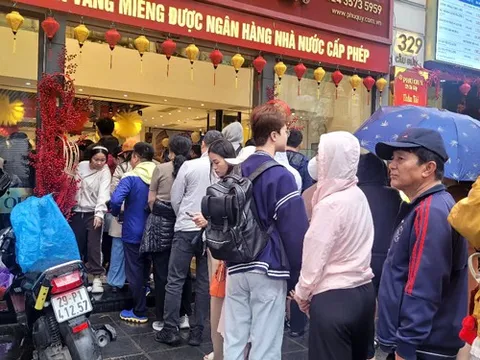 Thị trường vàng, bạc tiếp tục nóng