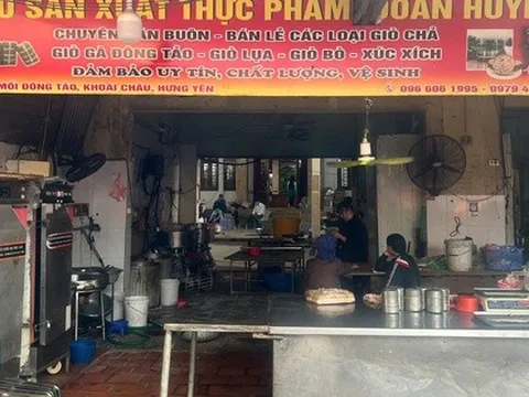 Khởi tố chủ cơ sở sản xuất giò chả chứa hàn the, thu giữ hơn 1,2 tấn