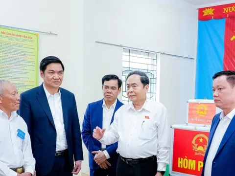 Chủ tịch Quốc hội kiểm tra công tác chuẩn bị bầu cử tại Nghệ An