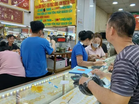 Chiều 3-3, giá vàng, bạc tiếp tục giảm mạnh