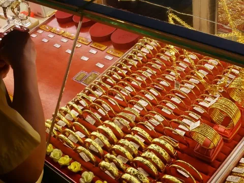 Giá vàng hôm nay, 3-3: Sụt giảm sâu