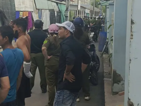 Khống chế đối tượng chém người, cố thủ trong phòng trọ