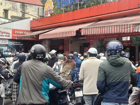 Giá dầu có thể lên 140 USD/thùng, Bộ Công Thương kêu gọi không tích trữ, khuyến khích làm việc từ xa