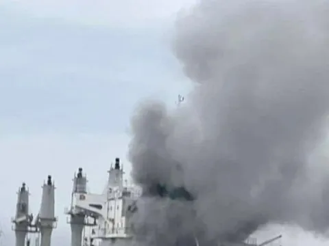 Iran cảnh báo giá dầu có thể lên 200 USD/thùng