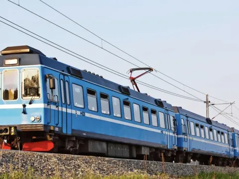 Giá xăng trong nước hạ nhiệt, đường sắt giảm giá vé tàu, cước chuyển hàng hóa