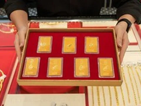 VIDEO: Chuyên gia nêu chiến lược đầu tư vàng, chứng khoán không lo "đu đỉnh"