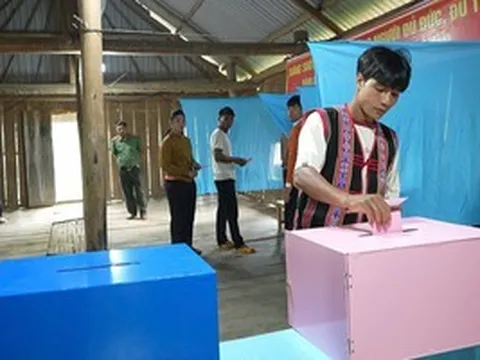 Làng biệt lập giữa đại ngàn Gia Lai hoàn thành bầu cử sớm