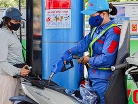 Quỹ bình ổn giá xăng dầu đủ hỗ trợ trong 15 ngày, Bộ Công Thương nêu đề xuất