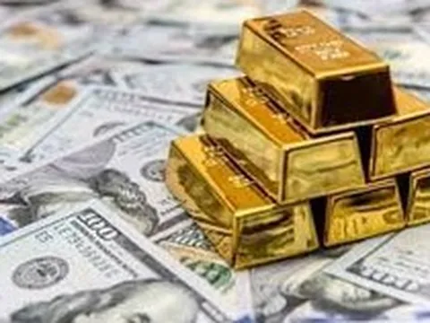 Giá vàng thế giới lao thẳng xuống mốc 4.700 USD/ounce