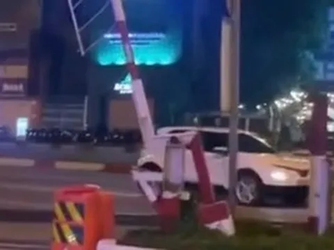 Lái xe đi lùi trên đại lộ Phạm Văn Đồng, nam tài xế ở TPHCM bị phạt