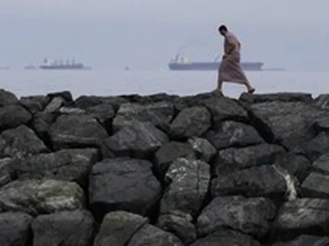 Tại sao 99 con tàu này vẫn đi qua eo biển Hormuz bình an vô sự: Họ đã dùng "phép tàng hình" trước mắt Iran?