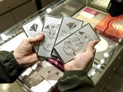 Giá bạc hôm nay 19-3: Thủng mốc 3 triệu đồng/lượng