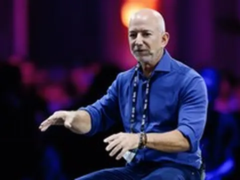 Công nghệ 20/3: Amazon đầu tư thêm 100 tỷ USD cho AI, Meta vẫn giữ VR