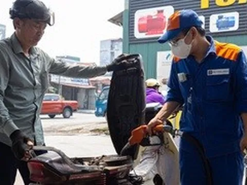 Giá xăng, dầu đồng loạt tăng, cao nhất là dầu hỏa tăng 7.994 đồng/lít