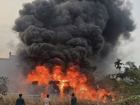 Cháy lớn ở TPHCM, lửa đỏ rực một vùng