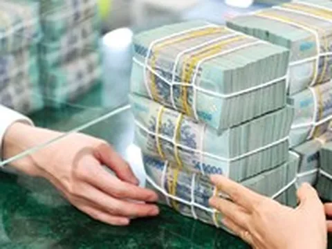 Một ngân hàng vừa tăng lãi suất tiết kiệm lên mức cao hàng đầu thị trường, nhân viên chào lãi suất lên tới 8,3% cho kỳ hạn 6 tháng