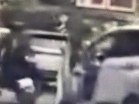 Xử phạt tài xế mở cửa ô tô bất cẩn gây tai nạn giao thông