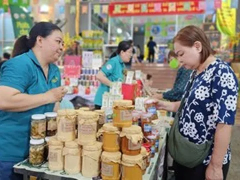 40% người Việt giảm chi tiêu, mua sắm đổi kiểu, doanh nghiệp chạy đua giữ khách