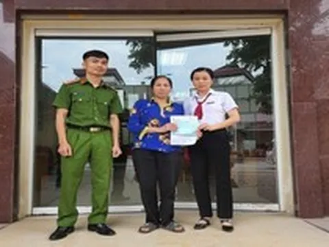 Tài khoản ngân hàng của người phụ nữ SN 1962 bất ngờ có giao dịch 20 triệu đồng, công an nhanh chóng vào cuộc xác minh