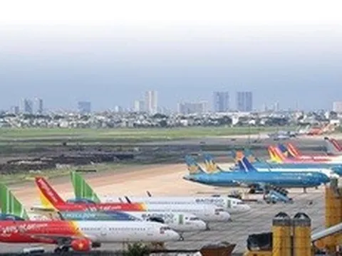 Nhiều chặng bay 'cháy vé', giá vé tăng cao dịp lễ 30/4 - 1/5