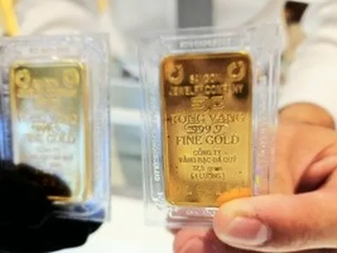 Giá vàng hôm nay 30-3: Vàng, bạc rớt khi dầu thô tăng mạnh