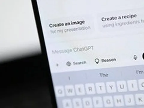 Mô hình toán học của MIT cho thấy: Sự "ba phải" của AI như ChatGPT đang cuốn người dùng vào vòng xoáy hoang tưởng