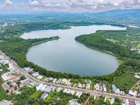 CÚ HÍCH NĂM DU LỊCH QUỐC GIA (*): Phong phú tour đại ngàn - biển xanh